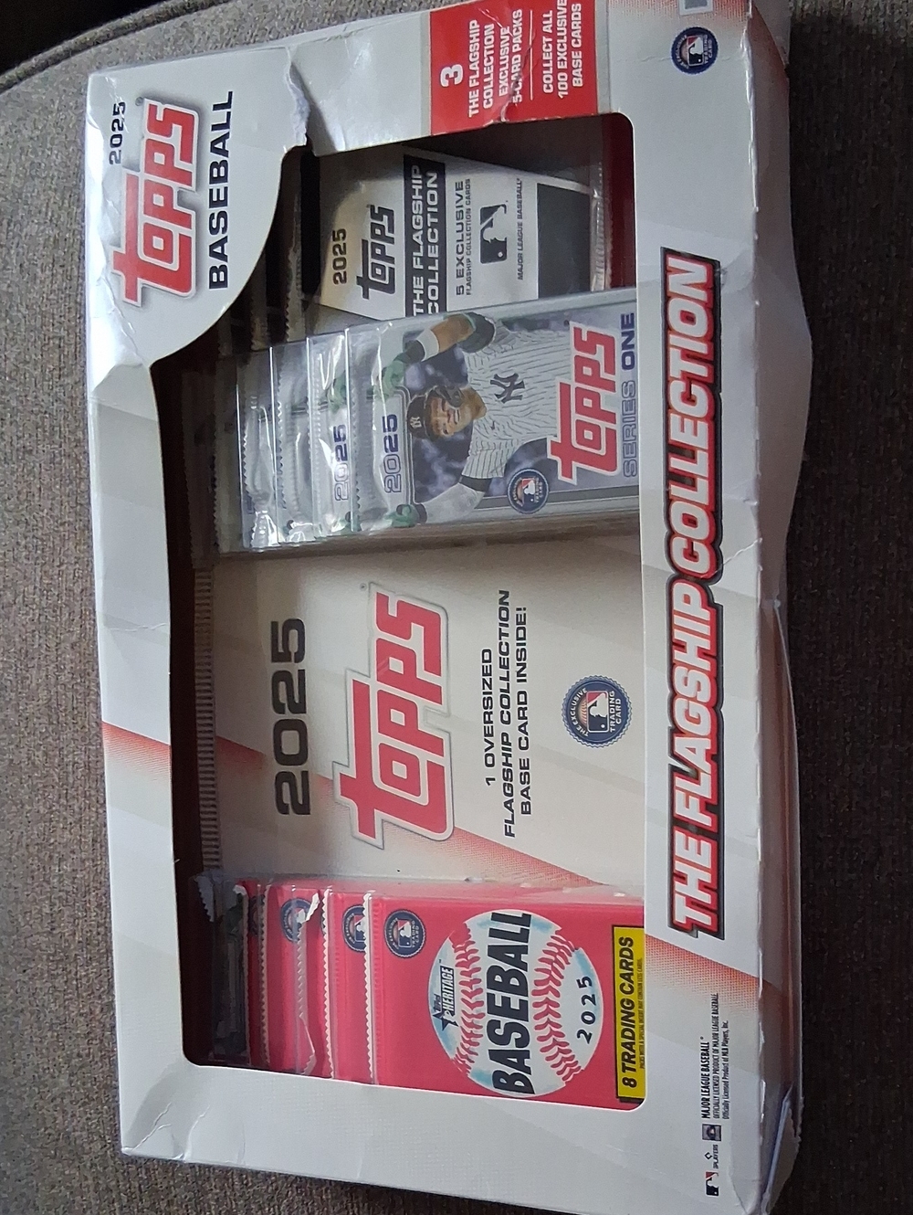 Topps 2025 Baseball Flagship Collection - White and Red Packaging